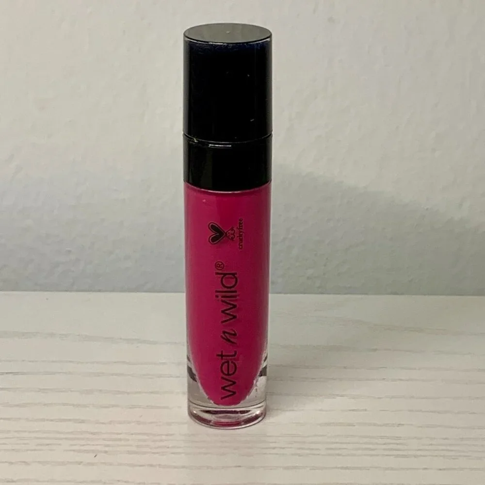 927B NICE TO FUCHSIA  MegaLast Liquid Catsuit Matte Lipstick wet n wild *opened